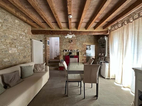 casa indipendente in vendita a Lugagnano Val d'Arda in zona Chiavenna Rocchetta