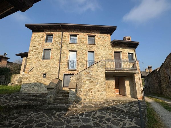 casale in vendita a Lugagnano Val d'Arda in zona Vicanino