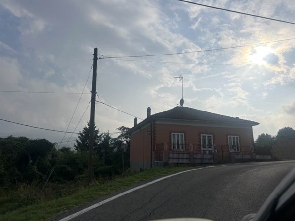 casa indipendente in vendita a Lugagnano Val d'Arda in zona Vicanino