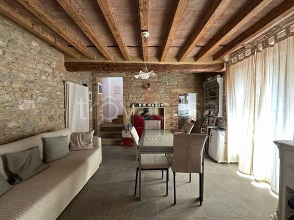 casa indipendente in vendita a Lugagnano Val d'Arda in zona Chiavenna Rocchetta