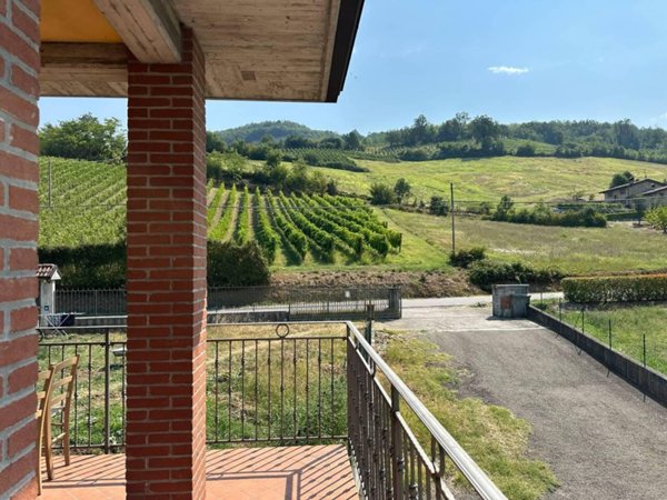 casa indipendente in vendita a Lugagnano Val d'Arda in zona Chiavenna Rocchetta