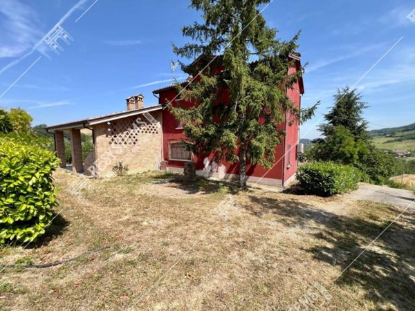 casa indipendente in vendita a Lugagnano Val d'Arda