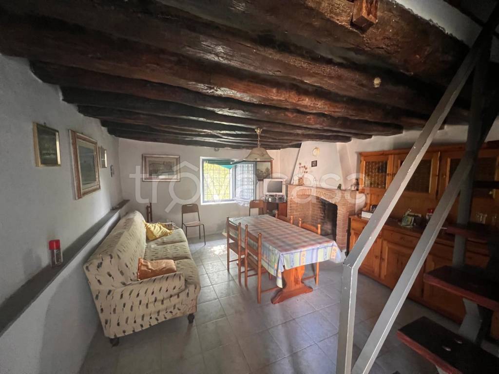 casa indipendente in vendita a Lugagnano Val d'Arda in zona Prato Ottesola