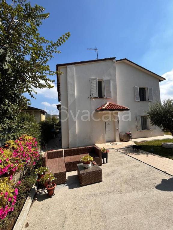 casa indipendente in vendita a Lugagnano Val d'Arda