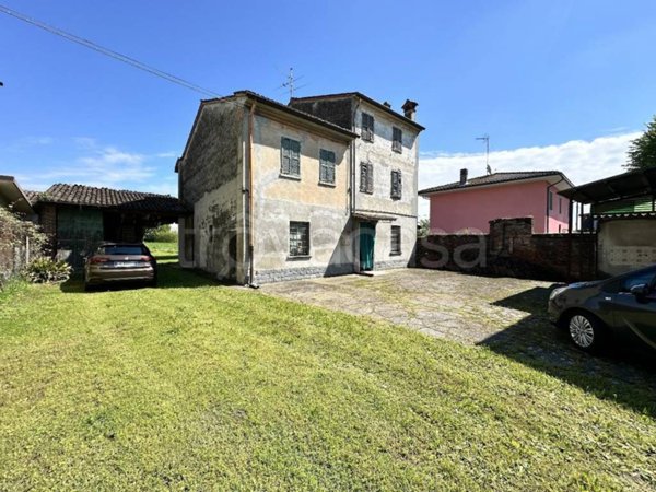 esavano in vendita a Monticelli d'Ongina