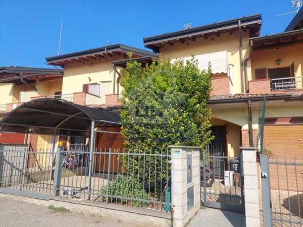 casa indipendente in vendita a Monticelli d'Ongina in zona Fogarole