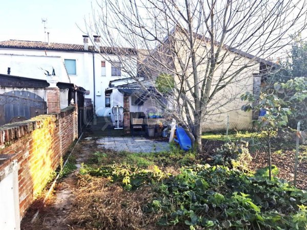 casa indipendente in vendita a Monticelli d'Ongina