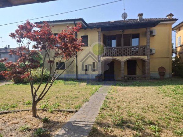 casa indipendente in vendita a Monticelli d'Ongina