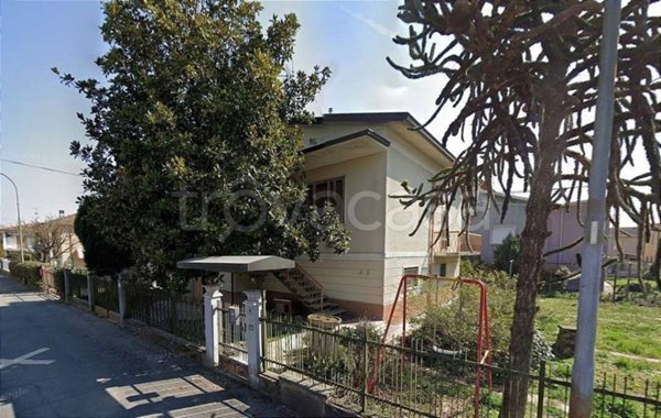 casa indipendente in vendita a Monticelli d'Ongina