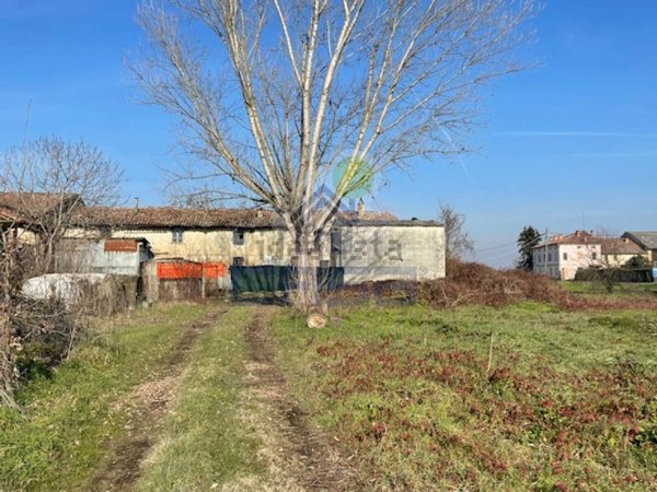 casa indipendente in vendita a Monticelli d'Ongina in zona Isola Serafini