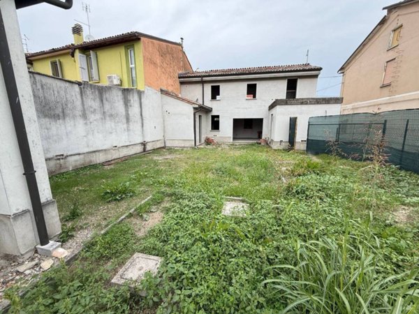 casa indipendente in vendita a Monticelli d'Ongina in zona San Nazzaro