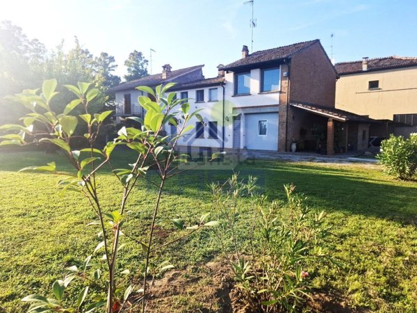 casa indipendente in vendita a Monticelli d'Ongina in zona Fogarole