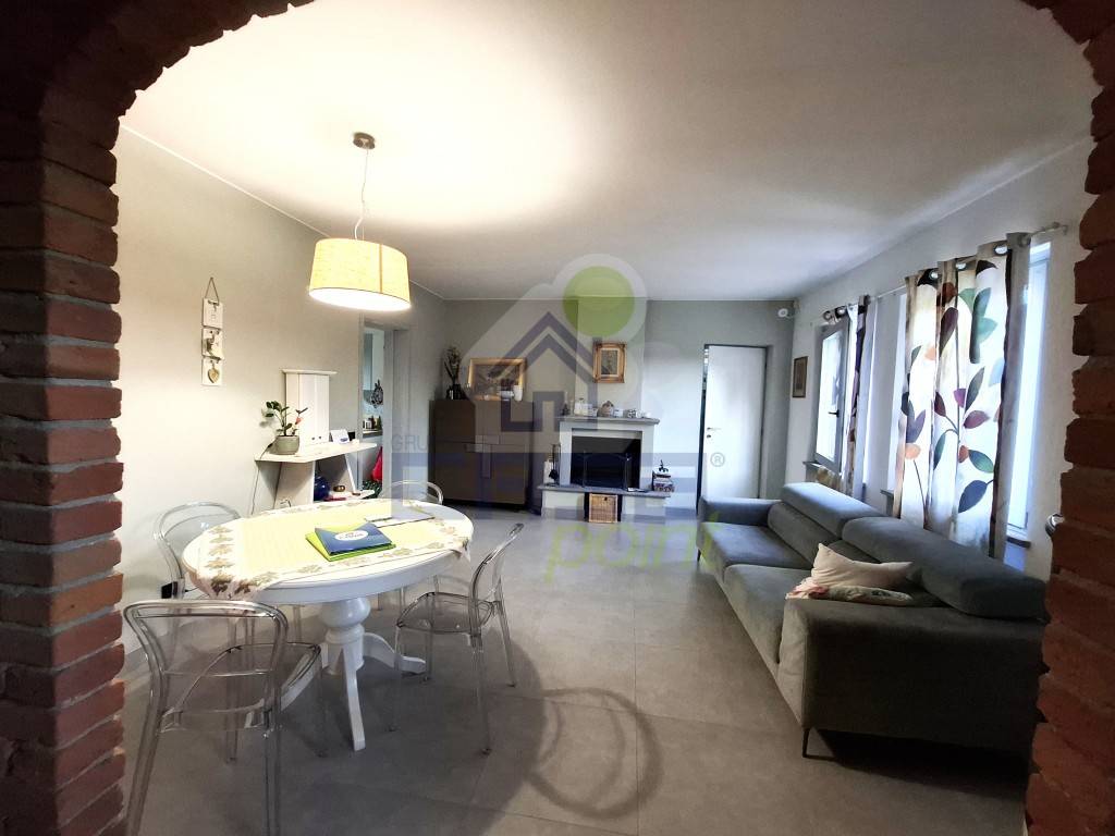 casa indipendente in vendita a Monticelli d'Ongina in zona Fogarole