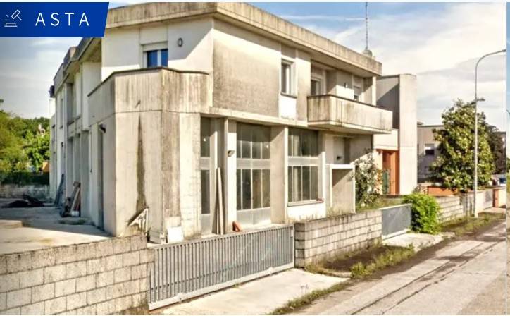 locale commerciale in vendita a Monticelli d'Ongina