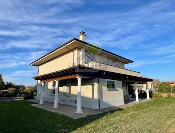 casa indipendente in vendita a Monticelli d'Ongina