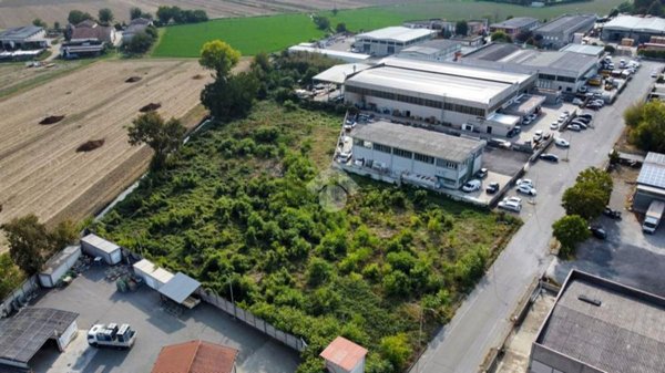 terreno edificabile in vendita a Monticelli d'Ongina