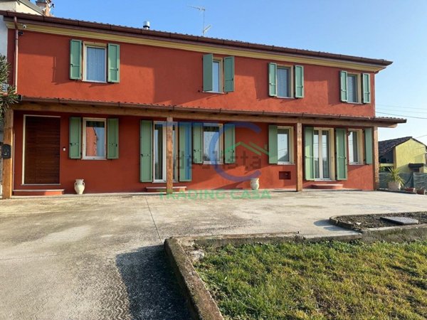 casa indipendente in vendita a Monticelli d'Ongina