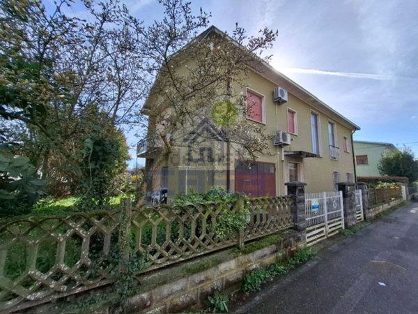 casa indipendente in vendita a Monticelli d'Ongina