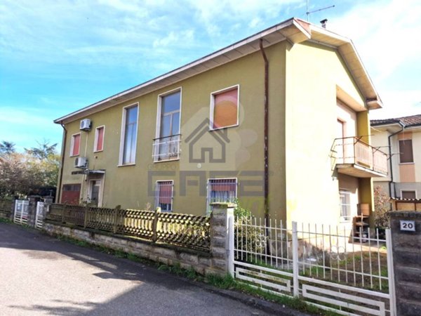 casa indipendente in vendita a Monticelli d'Ongina