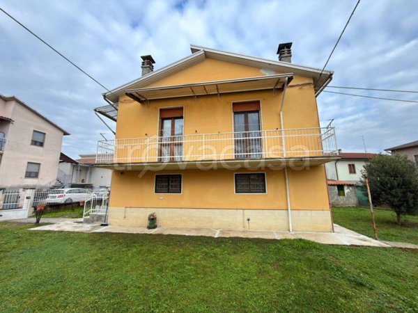 casa indipendente in vendita a Monticelli d'Ongina