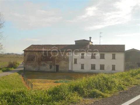 casa indipendente in vendita a Monticelli d'Ongina in zona Isola Serafini