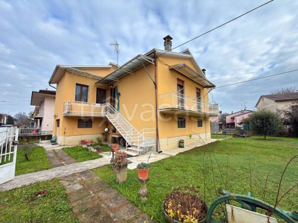 casa indipendente in vendita a Monticelli d'Ongina