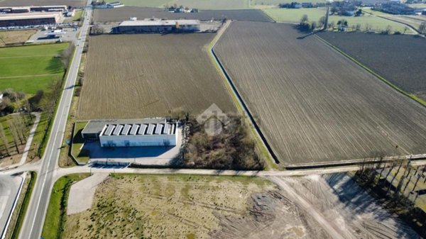 terreno edificabile in vendita a Monticelli d'Ongina