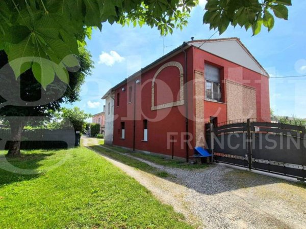 casa indipendente in vendita a Monticelli d'Ongina in zona Isola Serafini