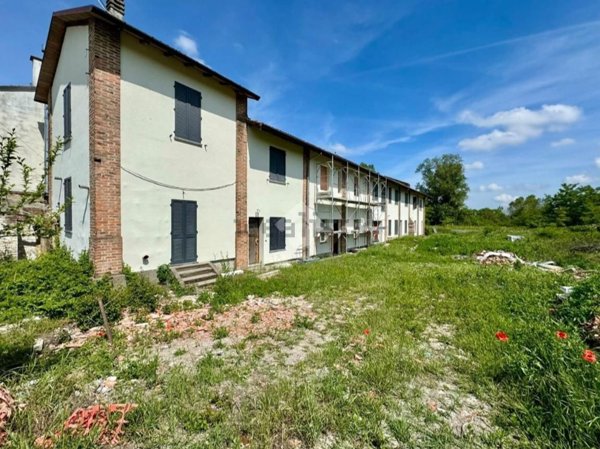 casa indipendente in vendita a Monticelli d'Ongina in zona Isola Serafini