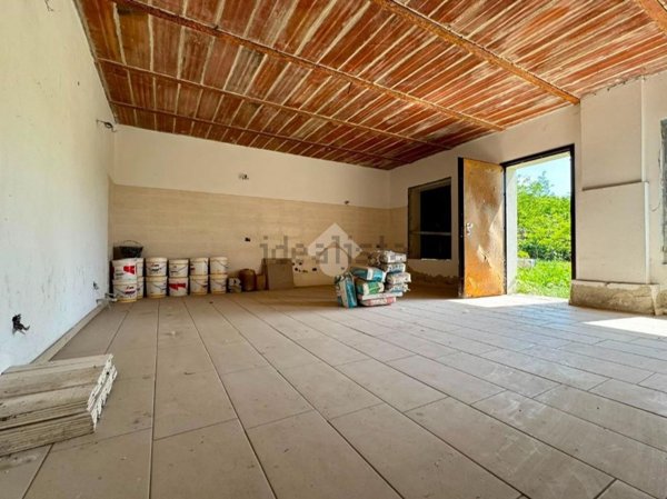 casa indipendente in vendita a Monticelli d'Ongina in zona Isola Serafini