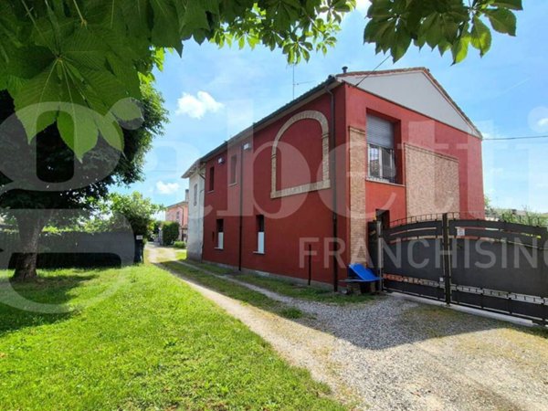 casa indipendente in vendita a Monticelli d'Ongina in zona Isola Serafini