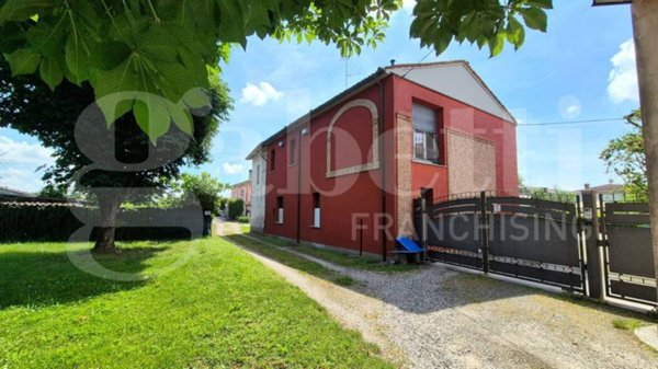 casa indipendente in vendita a Monticelli d'Ongina in zona Isola Serafini