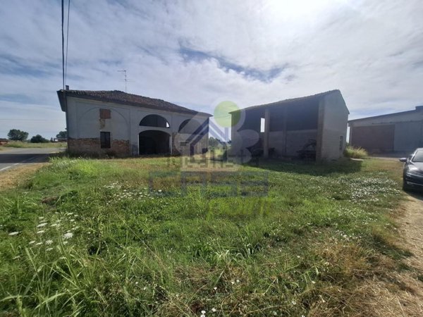 casa indipendente in vendita a Monticelli d'Ongina in zona Isola Serafini