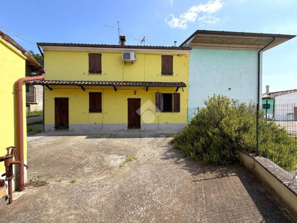 casa indipendente in vendita a Monticelli d'Ongina in zona Fogarole