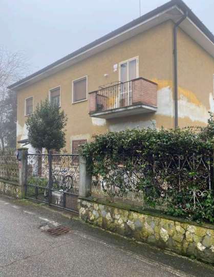 casa indipendente in vendita a Monticelli d'Ongina in zona Fogarole