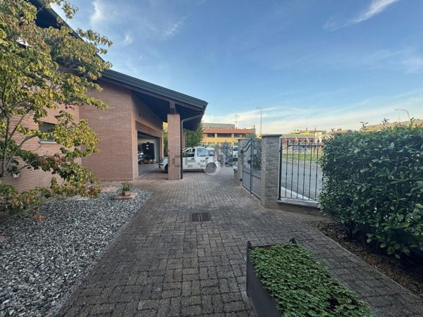 casa indipendente in vendita a Monticelli d'Ongina in zona Fogarole