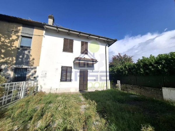 casa indipendente in vendita a Monticelli d'Ongina in zona Isola Serafini