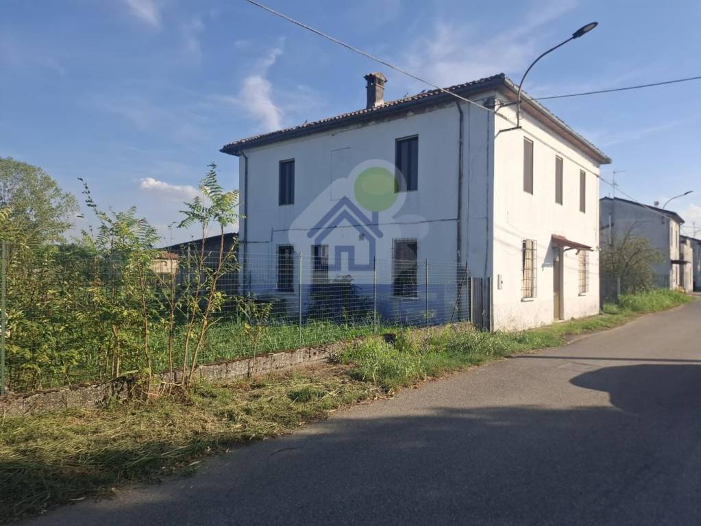 casa indipendente in vendita a Monticelli d'Ongina in zona Isola Serafini