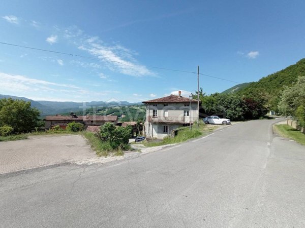 casa indipendente in vendita a Morfasso in zona Sperongia