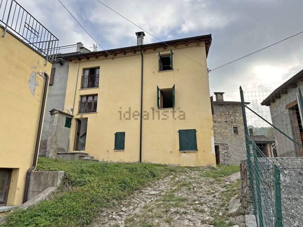casa indipendente in vendita a Morfasso in zona Sperongia