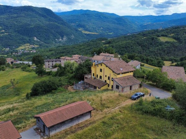 casa indipendente in vendita a Morfasso in zona Sperongia