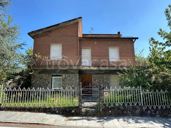 casa indipendente in vendita a Morfasso