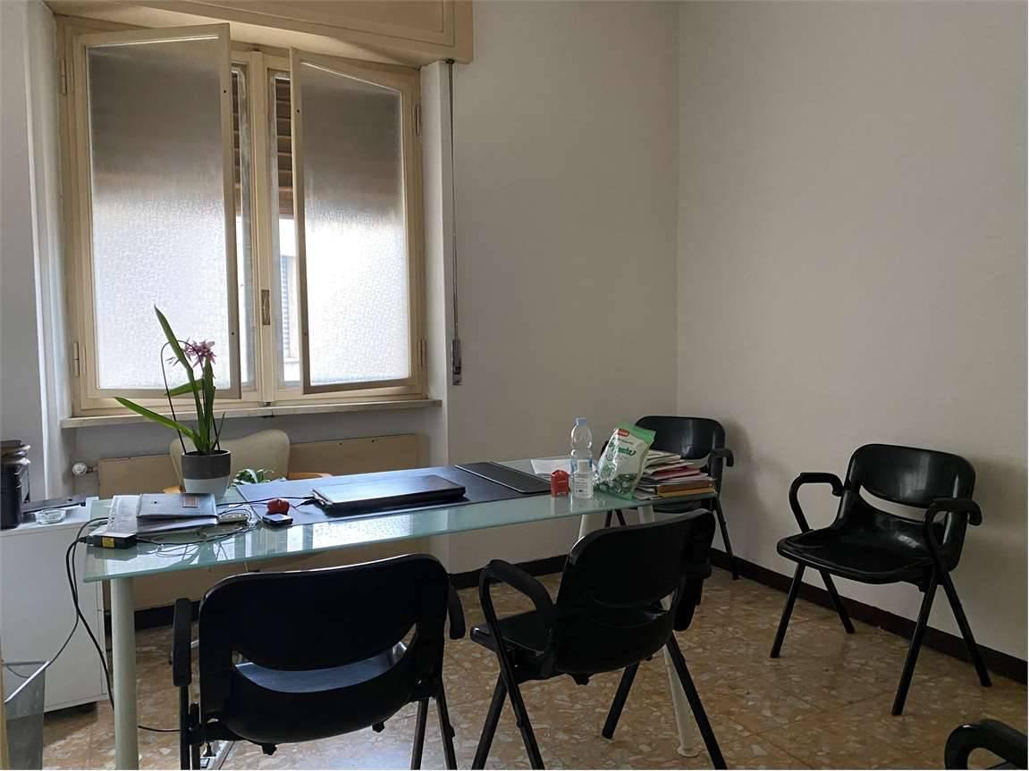 ufficio in vendita a Piacenza in zona Stadio