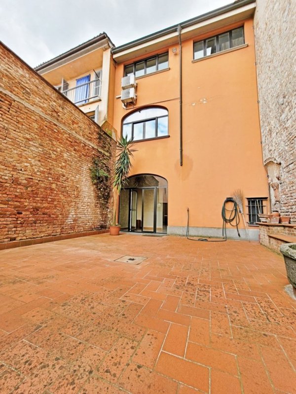 casa semindipendente in vendita a Piacenza in zona Centro Storico