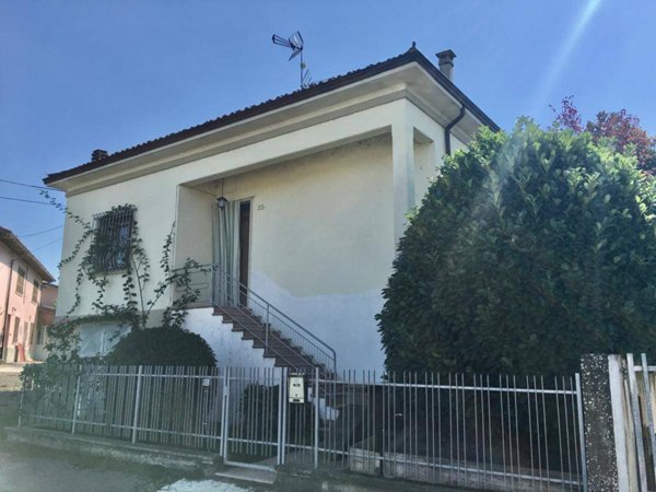 casa indipendente in vendita a Piacenza in zona Roncaglia / Fossadello