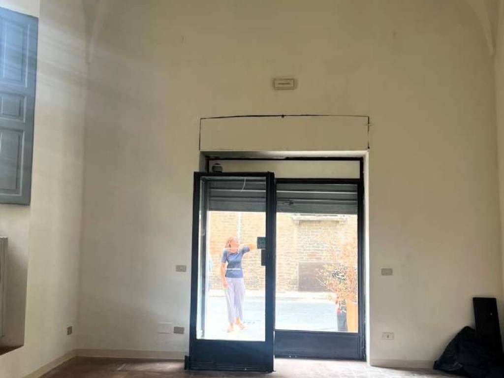 negozio in affitto a Piacenza