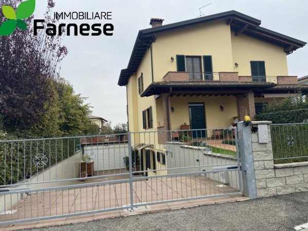 casa indipendente in vendita a Piacenza in zona I Vaccari