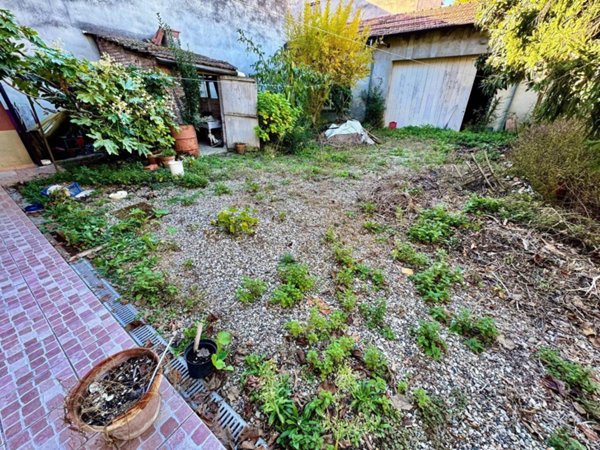 casa indipendente in vendita a Piacenza in zona Barriera Genova