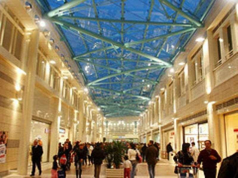 negozio in vendita a Piacenza in zona Mucinasso