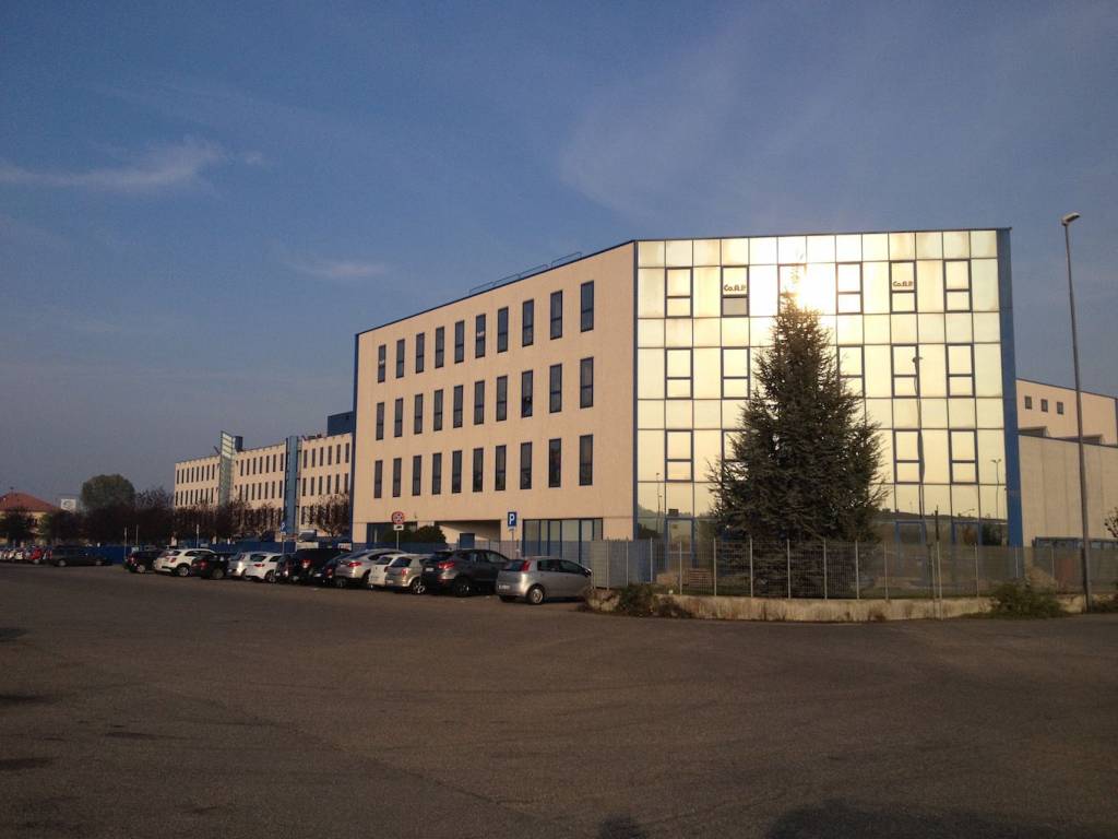 ufficio in vendita a Piacenza in zona Montale